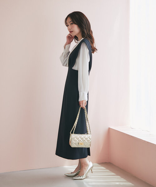 La boutique BonBon(ラブティックボンボン)の「クルーネックメローブラウス(シャツ/ブラウス・レディース・ライトベージュ/オフホワイト・FREE)」の15枚目の写真