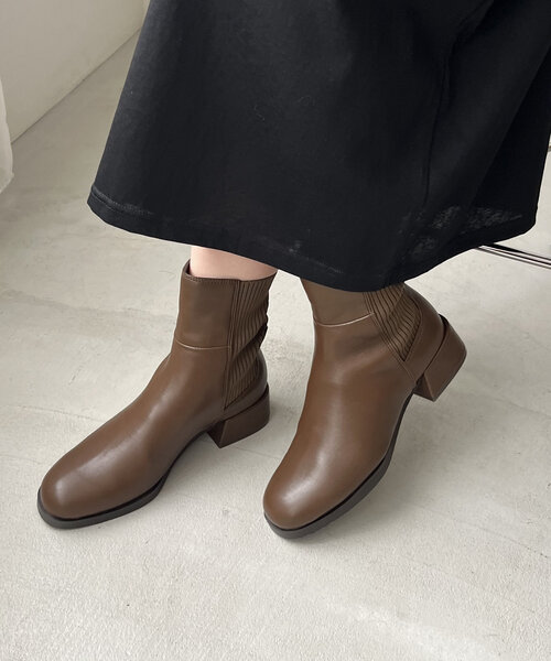 CAPRICIEUX LE'MAGE（カプリシューレマージュ）の「リブ切替ショートブーツ（パンプス・レディース・ブラック/ブラウン・38/36/37）」の2枚目の写真