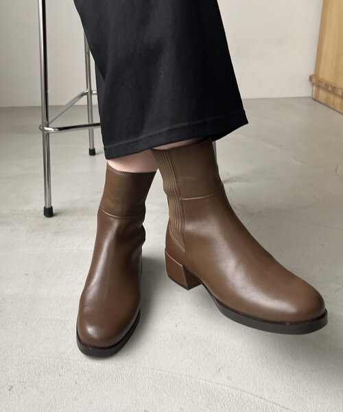 CAPRICIEUX LE'MAGE（カプリシューレマージュ）の「リブ切替ショートブーツ（パンプス・レディース・ブラック/ブラウン・38/36/37）」の3枚目の写真