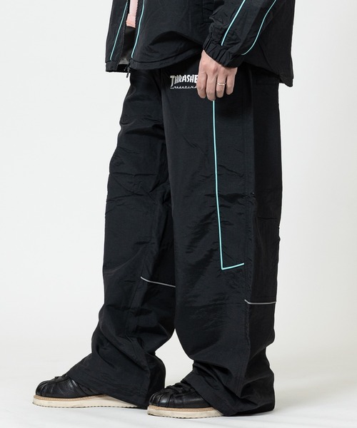 THRASHER（スラッシャー）の「【3】〔THRASHER/スラッシャー〕リフレクターパイピング 裏メッシュ ナイロンパンツ（その他パンツ・メンズ・ホワイト×ブラック/チャコールグレー/ブラック×グレー/パープル/ブラック×ホワイト/ブラック×ブルー/ホワイト×ブラウン・MEDIUM/LARGE/X-LARGE）」の18枚目の写真