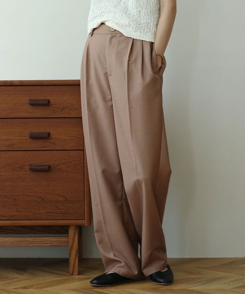 NOAHL(ノアル)の「【NOAHL】スリータックストレートパンツ(その他パンツ・レディース・ブラウン系/アイボリー/ブラック/チェック/ベージュ系/ブラウン・S/M/L/XL)」の4枚目の写真