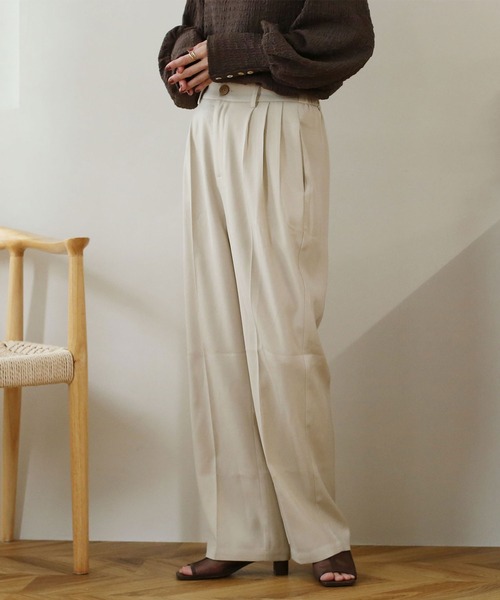 NOAHL(ノアル)の「【NOAHL】スリータックストレートパンツ(その他パンツ・レディース・ブラウン系/アイボリー/ブラック/チェック/ベージュ系/ブラウン・S/M/L/XL)」の8枚目の写真