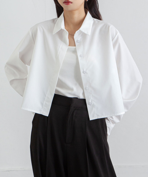 Chillfar(チルファー)の「ベーシックカラークロップドシャツ(シャツ/ブラウス・レディース・ピンク/ブルー/グレー/ブラウン/ネイビー/ホワイト/グレイッシュベージュ・FREE)」の8枚目の写真