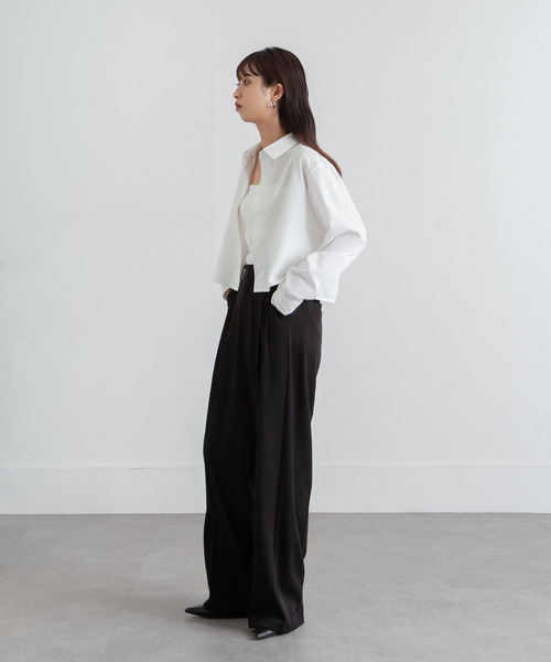 Chillfar(チルファー)の「ベーシックカラークロップドシャツ(シャツ/ブラウス・レディース・ピンク/ブルー/グレー/ブラウン/ネイビー/ホワイト/グレイッシュベージュ・FREE)」の13枚目の写真