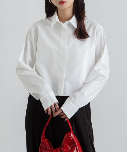 Chillfar(チルファー)の「ベーシックカラークロップドシャツ(シャツ/ブラウス・レディース・ピンク/ブルー/グレー/ブラウン/ネイビー/ホワイト/グレイッシュベージュ・FREE)」の14枚目の写真