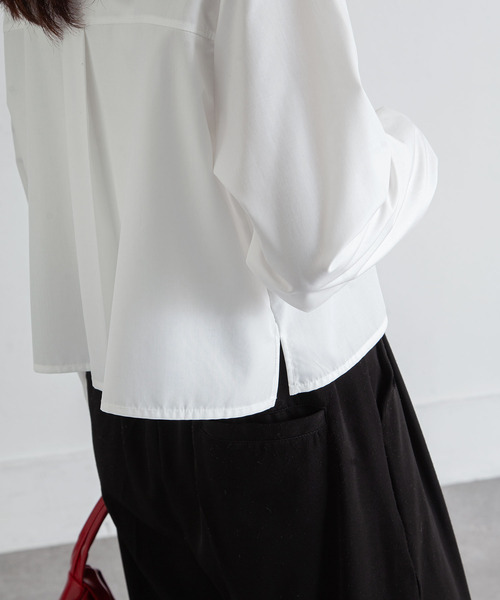 Chillfar(チルファー)の「ベーシックカラークロップドシャツ(シャツ/ブラウス・レディース・ピンク/ブルー/グレー/ブラウン/ネイビー/ホワイト/グレイッシュベージュ・FREE)」の18枚目の写真