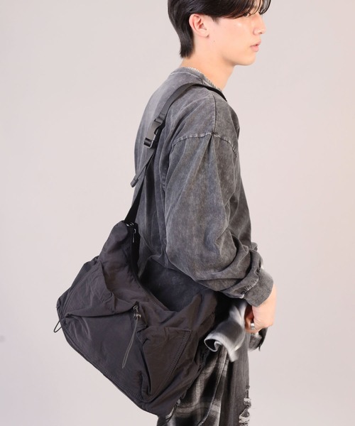 SPINNS（スピンズ）の「ナイロンショルダーバッグ（ショルダーバッグ・メンズ・ブラック・ONESIZE）」の4枚目の写真