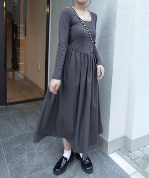 CORNERS(コーナーズ)の「異素材ドッキングワンピース(ワンピース・レディース・チャコールグレー/ブラック/ライトベージュ・M)」の5枚目の写真