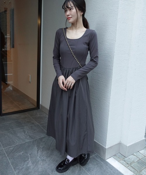 CORNERS(コーナーズ)の「異素材ドッキングワンピース(ワンピース・レディース・チャコールグレー/ブラック/ライトベージュ・M)」の7枚目の写真