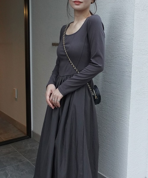 CORNERS(コーナーズ)の「異素材ドッキングワンピース(ワンピース・レディース・チャコールグレー/ブラック/ライトベージュ・M)」の8枚目の写真