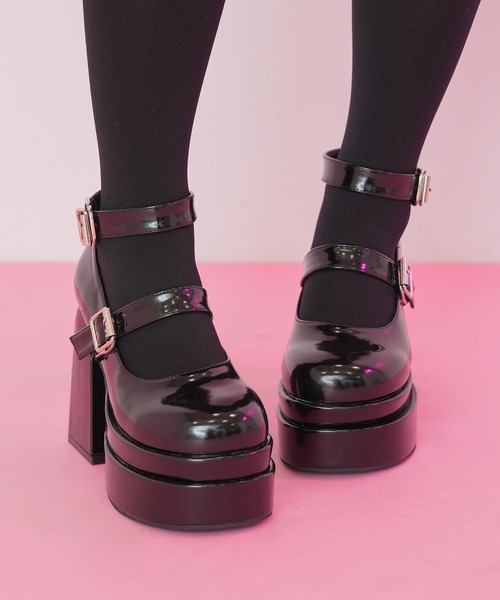Diable baiser(ディアブルベーゼ)の「ボリュームWベルトパンプス(パンプス・レディース・ブラック/ホワイト/ボルドー・22.5cm/23cm/23.5cm/24cm/24.5cm/25cm)」の9枚目の写真