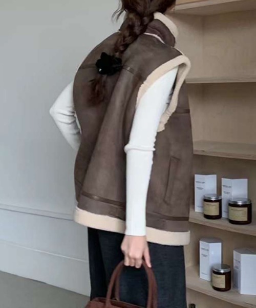 COCOMOMO(ココモモ)の「もこもこ 裏ボア フェイク ムートンボアベスト スタンドネック(ベスト・レディース・ブラウン/ブラック/ダークブラウン・FREE)」の8枚目の写真