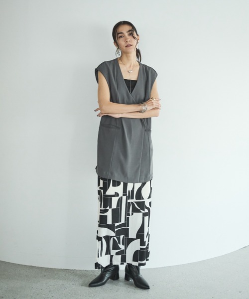 AIC.（エーアイシー）の「バックオーガンジージレベスト（ベスト・レディース・チャコールグレー/グレイッシュベージュ・FREE）」の3枚目の写真