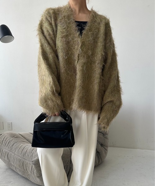 Amiur(エミレ)の「shaggy v neck cardigan / シャギーvネックカーディガン(カーディガン/ボレロ・レディース・グリーン/アイボリー/チャコール・FREE)」の1枚目の写真
