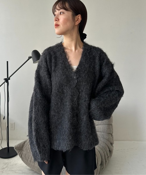 Amiur(エミレ)の「shaggy v neck cardigan / シャギーvネックカーディガン(カーディガン/ボレロ・レディース・グリーン/アイボリー/チャコール・FREE)」の3枚目の写真