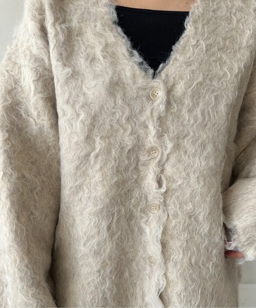Amiur(エミレ)の「shaggy v neck cardigan / シャギーvネックカーディガン(カーディガン/ボレロ・レディース・グリーン/アイボリー/チャコール・FREE)」の6枚目の写真