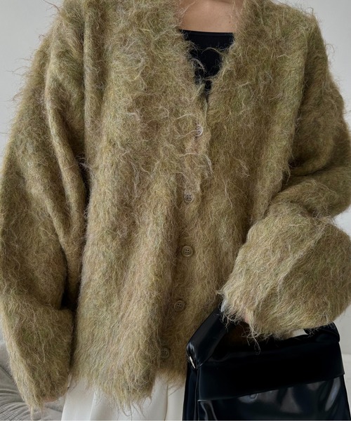 Amiur(エミレ)の「shaggy v neck cardigan / シャギーvネックカーディガン(カーディガン/ボレロ・レディース・グリーン/アイボリー/チャコール・FREE)」の7枚目の写真