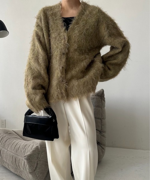 Amiur(エミレ)の「shaggy v neck cardigan / シャギーvネックカーディガン(カーディガン/ボレロ・レディース・グリーン/アイボリー/チャコール・FREE)」の9枚目の写真