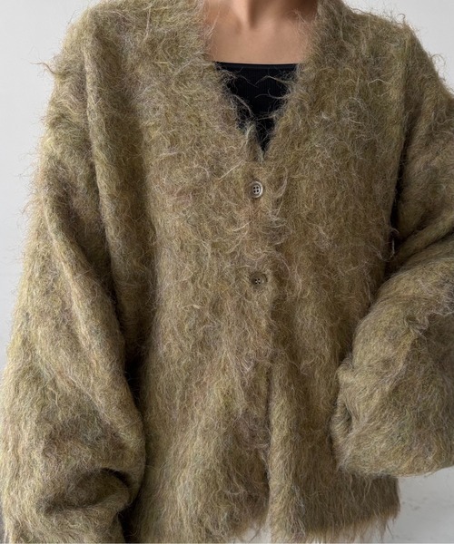 Amiur(エミレ)の「shaggy v neck cardigan / シャギーvネックカーディガン(カーディガン/ボレロ・レディース・グリーン/アイボリー/チャコール・FREE)」の10枚目の写真