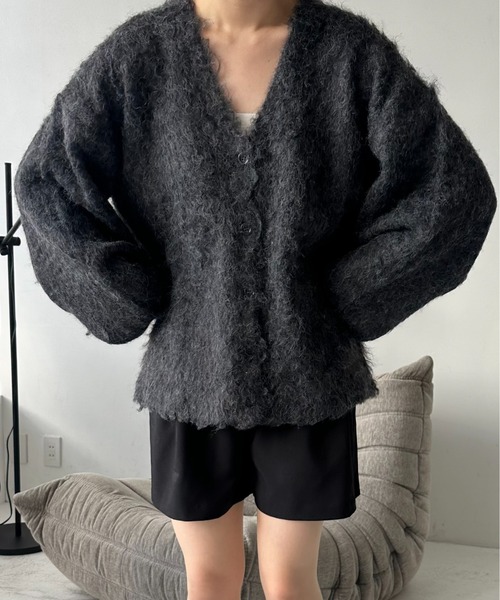 Amiur(エミレ)の「shaggy v neck cardigan / シャギーvネックカーディガン(カーディガン/ボレロ・レディース・グリーン/アイボリー/チャコール・FREE)」の11枚目の写真
