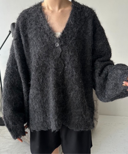 Amiur(エミレ)の「shaggy v neck cardigan / シャギーvネックカーディガン(カーディガン/ボレロ・レディース・グリーン/アイボリー/チャコール・FREE)」の12枚目の写真