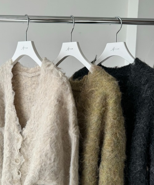 Amiur(エミレ)の「shaggy v neck cardigan / シャギーvネックカーディガン(カーディガン/ボレロ・レディース・グリーン/アイボリー/チャコール・FREE)」の4枚目の写真