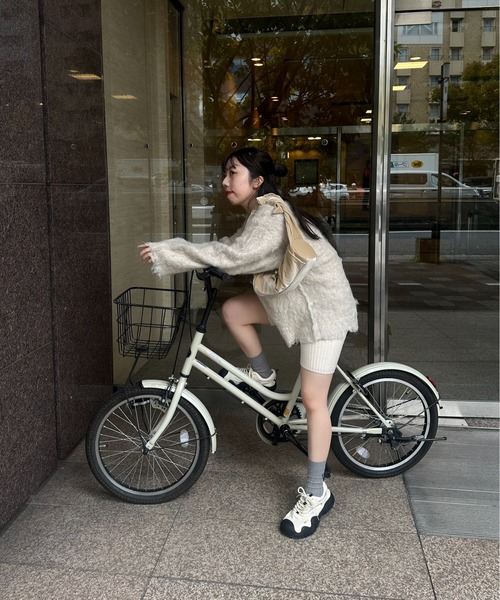 Amiur(エミレ)の「shaggy v neck cardigan / シャギーvネックカーディガン(カーディガン/ボレロ・レディース・グリーン/アイボリー/チャコール・FREE)」の19枚目の写真