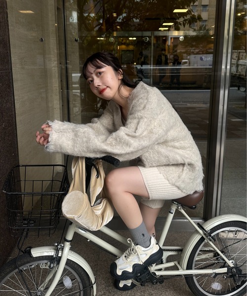 Amiur(エミレ)の「shaggy v neck cardigan / シャギーvネックカーディガン(カーディガン/ボレロ・レディース・グリーン/アイボリー/チャコール・FREE)」の20枚目の写真