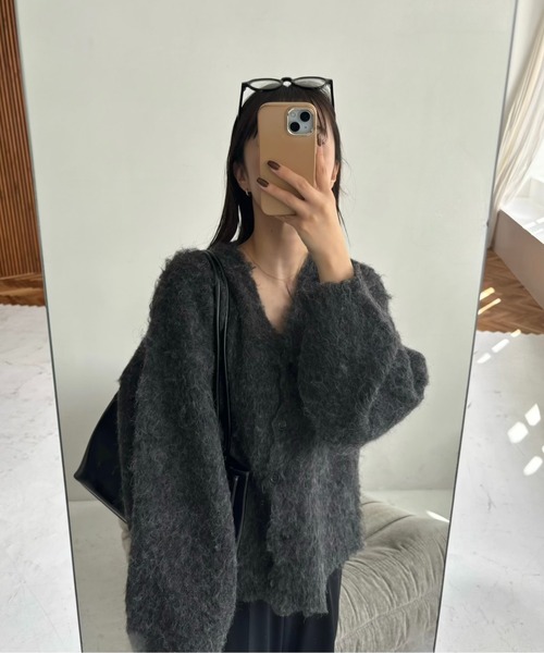Amiur(エミレ)の「shaggy v neck cardigan / シャギーvネックカーディガン(カーディガン/ボレロ・レディース・グリーン/アイボリー/チャコール・FREE)」の21枚目の写真