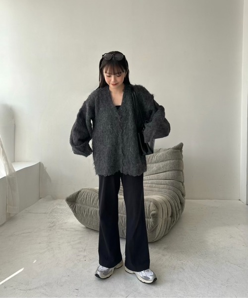 Amiur(エミレ)の「shaggy v neck cardigan / シャギーvネックカーディガン(カーディガン/ボレロ・レディース・グリーン/アイボリー/チャコール・FREE)」の22枚目の写真