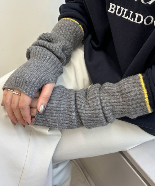 SHENERY（シーナリー）の「配色ラインアームウォーマー（その他小物・レディース・アイボリー/ブラック/グレー・FREE）」の3枚目の写真