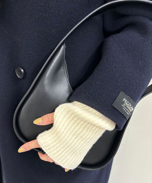 SHENERY（シーナリー）の「配色ラインアームウォーマー（その他小物・レディース・アイボリー/ブラック/グレー・FREE）」の5枚目の写真