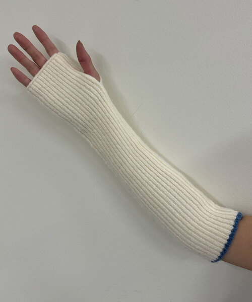 SHENERY（シーナリー）の「配色ラインアームウォーマー（その他小物・レディース・アイボリー/ブラック/グレー・FREE）」の8枚目の写真