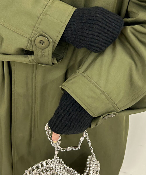 SHENERY（シーナリー）の「配色ラインアームウォーマー（その他小物・レディース・アイボリー/ブラック/グレー・FREE）」の9枚目の写真