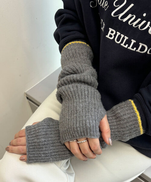 SHENERY（シーナリー）の「配色ラインアームウォーマー（その他小物・レディース・アイボリー/ブラック/グレー・FREE）」の11枚目の写真