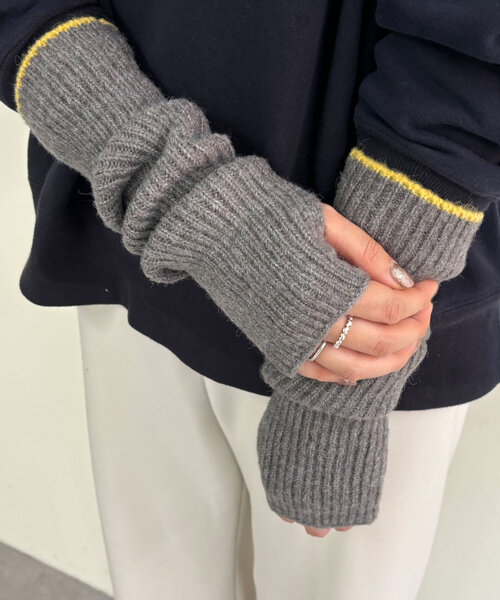 SHENERY（シーナリー）の「配色ラインアームウォーマー（その他小物・レディース・アイボリー/ブラック/グレー・FREE）」の12枚目の写真