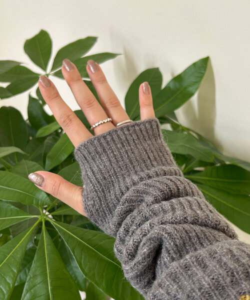 SHENERY（シーナリー）の「配色ラインアームウォーマー（その他小物・レディース・アイボリー/ブラック/グレー・FREE）」の13枚目の写真