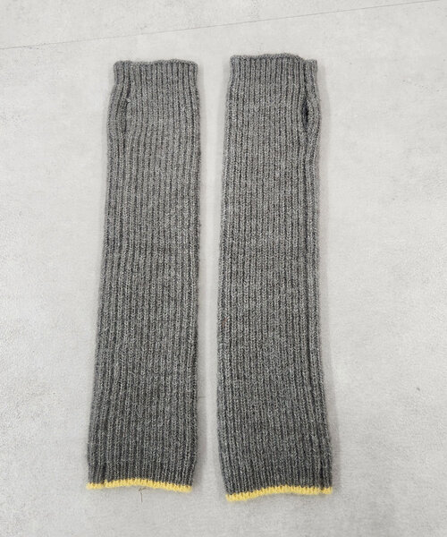 SHENERY（シーナリー）の「配色ラインアームウォーマー（その他小物・レディース・アイボリー/ブラック/グレー・FREE）」の14枚目の写真