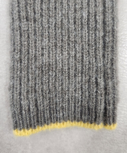 SHENERY（シーナリー）の「配色ラインアームウォーマー（その他小物・レディース・アイボリー/ブラック/グレー・FREE）」の15枚目の写真