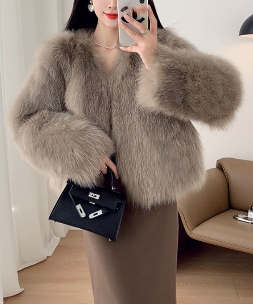 Ritzy(リッツィー)の「ノーカラー ショート丈 フェイクファーコート(その他アウター・レディース・モカ/ダークグレー/ベージュ/ホワイト・FREE/M/L)」の8枚目の写真