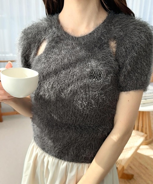 mily bilet（ミウィビレット）の「【mily bilet】ふんわり大人ガーリーな雰囲気を。胸刺繍肩スリット半袖シャギーニットプルオーバー（ニット/セーター・レディース・チャコールグレー/アイボリー/ライトグレー・MEDIUM/LARGE/SMALL/X-LARGE）」の3枚目の写真