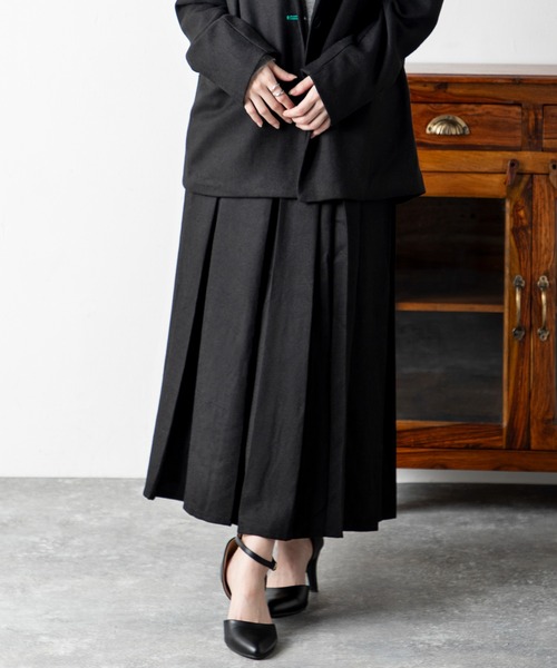 MILLION CARATS（ミリオンカラッツ）の「トレンド感溢れる配色ステッチが目を引く、立体感と上品さを兼ね備えたツイードプリーツスカート（スカート・レディース・ブラック/グレー/チャコールグレー・FREE）」の2枚目の写真