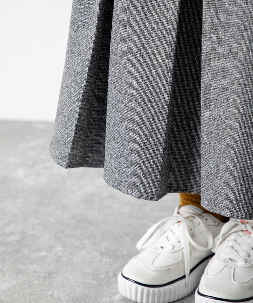 MILLION CARATS（ミリオンカラッツ）の「トレンド感溢れる配色ステッチが目を引く、立体感と上品さを兼ね備えたツイードプリーツスカート（スカート・レディース・ブラック/グレー/チャコールグレー・FREE）」の15枚目の写真