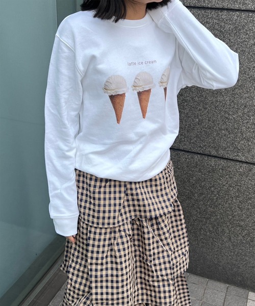 merrylatte(メリーラテ)の「【軽量】 latte ice cream トレーナー スウェット(スウェット・レディース・ホワイト・MEDIUM/LARGE/X-LARGE)」の1枚目の写真