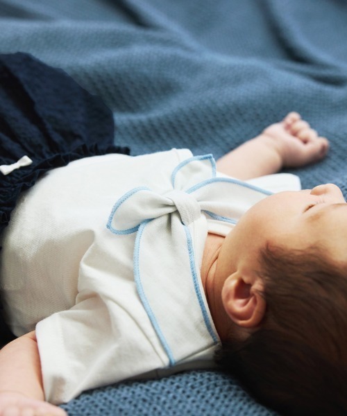 10mois（ディモワ）の「【10mois(ディモワ)】PATTO SATTO OMEKASHI  (半袖チーフ) 50-60cm・60-70cm（肌着・キッズ・サックスブルー/ホワイト・60-70cm/50-60cm）」の2枚目の写真