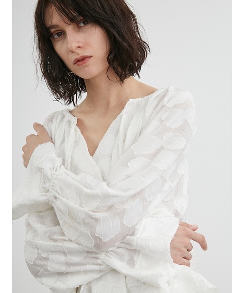 styling/(スタイリング)の「カットジャガード2WAYブラウス(シャツ/ブラウス・レディース・ブラック/ベージュ/ホワイト・FREE)」の8枚目の写真