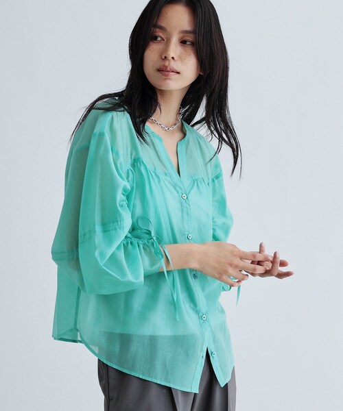 GALLEST(ギャレスト)の「袖シャーリングシアーローンブラウス(シャツ/ブラウス・レディース・グリーン系/イエロー系その他/ホワイト/チャコールグレー・38)」の3枚目の写真