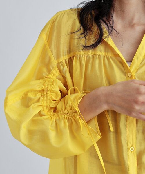 GALLEST(ギャレスト)の「袖シャーリングシアーローンブラウス(シャツ/ブラウス・レディース・グリーン系/イエロー系その他/ホワイト/チャコールグレー・38)」の4枚目の写真