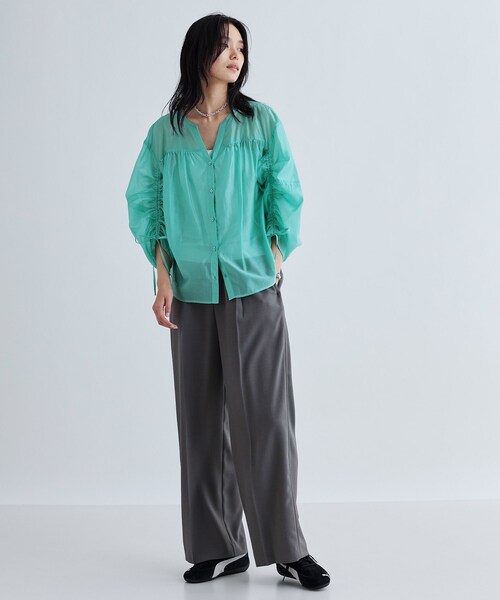 GALLEST(ギャレスト)の「袖シャーリングシアーローンブラウス(シャツ/ブラウス・レディース・グリーン系/イエロー系その他/ホワイト/チャコールグレー・38)」の5枚目の写真