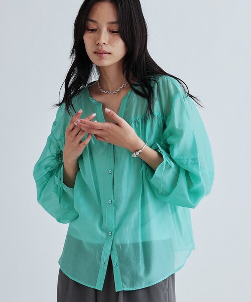 GALLEST(ギャレスト)の「袖シャーリングシアーローンブラウス(シャツ/ブラウス・レディース・グリーン系/イエロー系その他/ホワイト/チャコールグレー・38)」の9枚目の写真